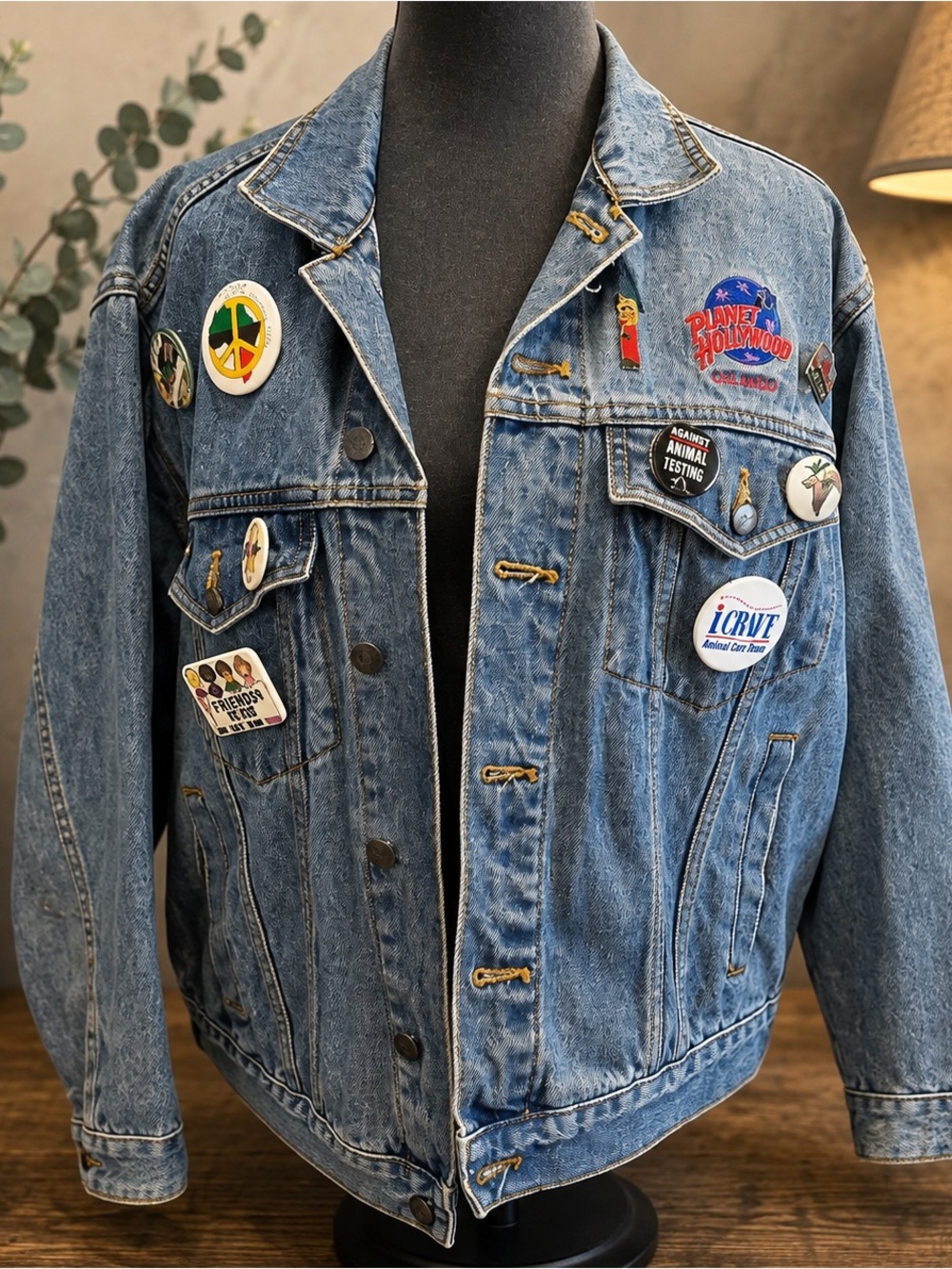 Vintage Planet Hollywood Las Vegas Denim Jacket Medium Wash from 1990’s